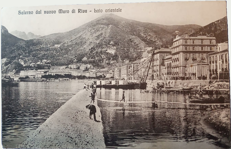 salerno dal nuovo muro di riva lato orientale crop border.png